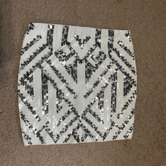 Express White Geometrical style sequin mini Skirt Size Small - Picture 5 of 7